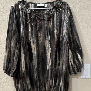 CHICOS SHEER GRAY BLACK GOLD TOP W RIBBON FLOWERS & GOLD THREADING SIZE 2 (L 12)